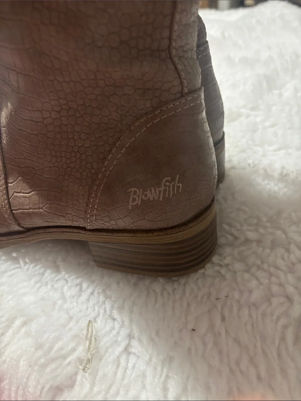 Blowfish Women’s Taupe Ankle Boots Embossed Reptile Buckle Strap Size 8